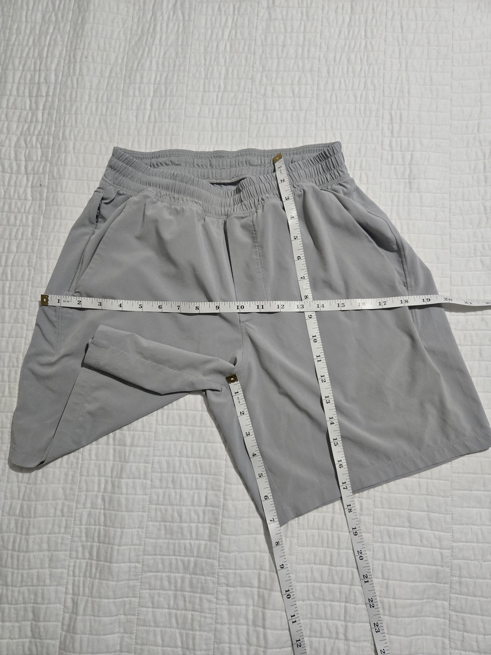 lululemon athletica Men's Light Gray Athletic Shorts - Picture 4 of 7